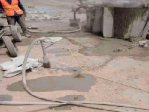 西昌镇水泥混凝土路面板底注浆技术 路面脱空注浆整治方案